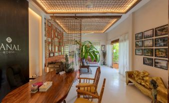 DCanal House