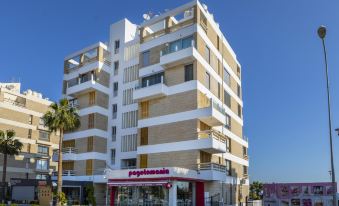 Mackenzie Castella Beachfront Suite