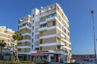 Mackenzie Castella Beachfront Suite Hotel a 