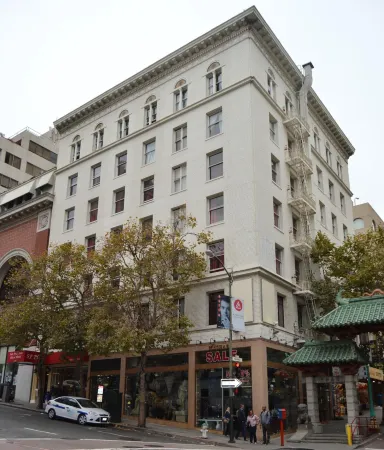 SF Plaza Hotel Отели рядом с достопримечательностью «Tin How Temple»