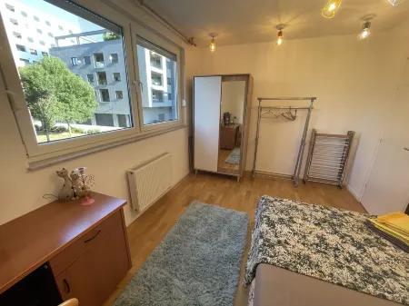 Large Modern 75m2 Flat and Free Parking Отели в г. Самобор