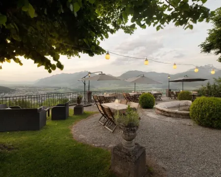 Au Vieux Manoir Hotels in Monthey