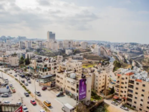 アル-イスティクラル・スイーツ ラマッラのホテル