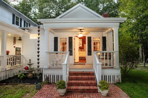 The Bird & Butterfly Inn Hotels in Jasper County