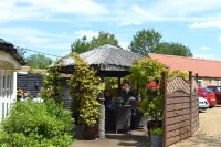 The Crown Inn Hoteles en Oundle