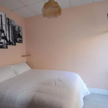 Au Cadran Bleu Hotels near Paris Visites