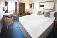 Elan Hotel Hotels near MCA Vespa Shop