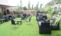 Ritz-Carinton Suites Hoteles en Enugu North