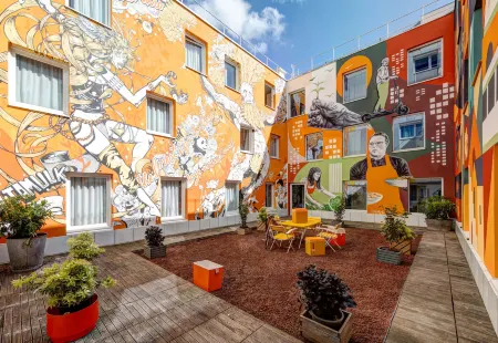 B&B Home Paris Mairie de Saint-Ouen Отели рядом с достопримечательностью «Alstom»