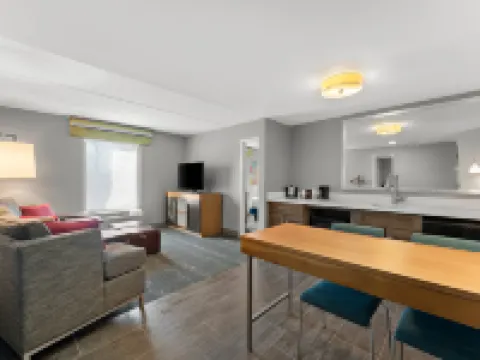 ハンプトン イン & スイーツ ニュータウン バックスのホテル