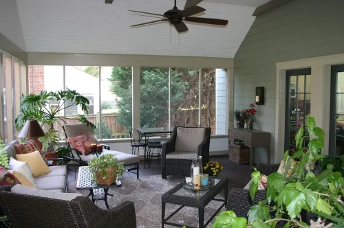 Contemporary colonial cottage, close to dwntown Rockville and metro, accessible.