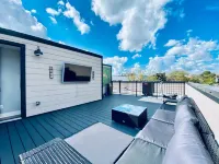 Upscale 3BRD Rooftop TV+Monument Views+Parking @H st Corridor Free Cancellation Hotels in 
