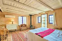 Tranquil Pondside Retreat with Hot Tubs, Saunas Hotels in Taos Ski Valley