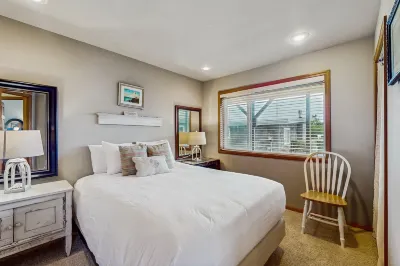 Oceanview & dog-friendly home with fenced yard - dig for clams