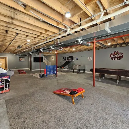 Newly built secluded 5-bedroom home
