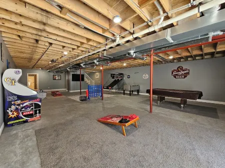 Newly built secluded 5-bedroom home