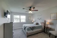 Breathtaking Views and Modern Amenities - Stunning Loft Retreat Отели в г. Кларксвилл