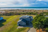 Luxe oceanfront home with decks, grill, fireplace, gourmet kitchen, & fast WiFi