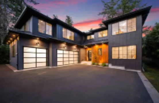 Elegant Indoor Outdoor Oasis - Luxurious Gated Retreat