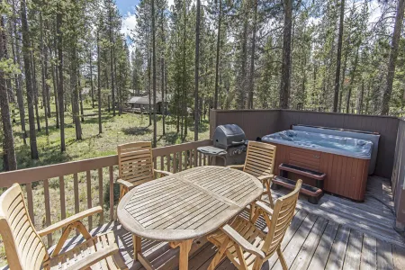 Spacious Decks and Hot Tub - Beautifully Inviting Retreat
