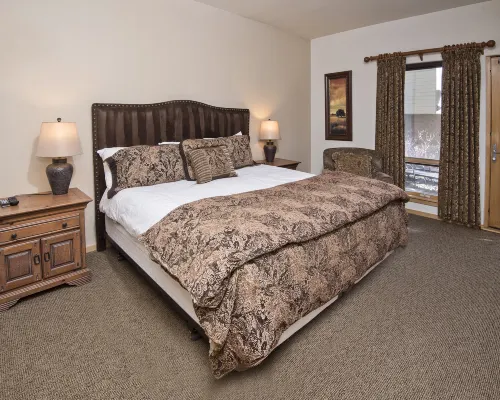 Private Hot Tub and Gourmet Kitchen - Stylish Mountain Retreat