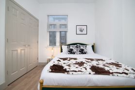4BR Apt in Uptown - Sleeps 10!