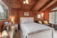 Private & secluded cabin with a hot tub, WiFi, firepit, & full kitchen Hotels in White County