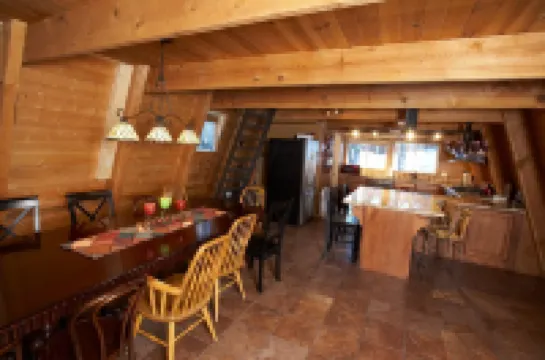 Brand New Swim Spa and Easy Access to Adventures - Stunning Spacious Cabin