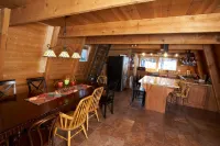 Brand New Swim Spa and Easy Access to Adventures - Stunning Spacious Cabin