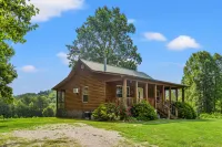 Hot Tub, WiFi, Pet-Friendly - Heavenly Hideaway - Near Red River Gorge, Kentucky! Hotels in Beattyville