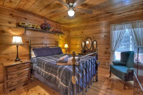 Fire Pit, Hot Tub and Sunroom - Cozy Mountain Retreat