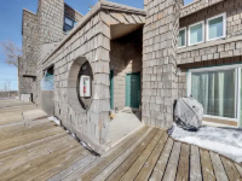 Mountain Views and Wood-Burning Fireplace - Inviting Mountain Haven