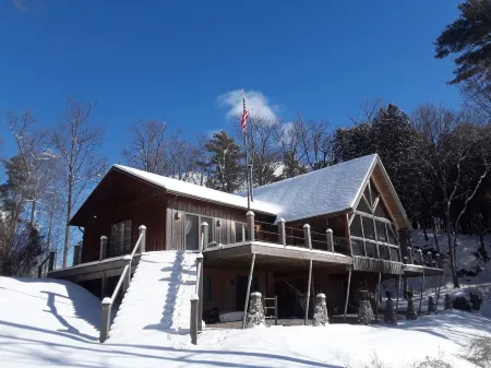 Hot Tub, Sauna and Private Beach Retreat - Stunning Cedar Ranch