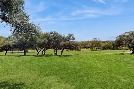 Fairway Escape Отели рядом с достопримечательностью «Cranes Mill Marina»