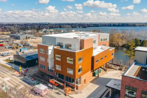 Stunning Waterfront Views- Private Balcony, Gym, Cafe Hotels in Solon Township