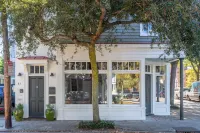Charming Townhome above Award-Winning Restaurant - Elegant Getaway