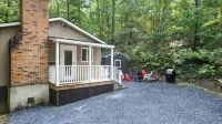 Hot Tub, Fire Pit, Grill and Fast Wifi - Charming Cozy Retreat Hotels in Luray