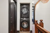 Luxury 8Br/7BA DC Mansion – Reunions, Retreats - Condos