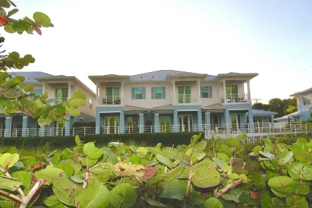 Manatee Isle Отели в г. Порт-Салерно