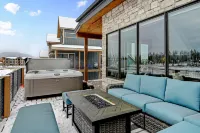 Luxury Amenities and Breathtaking Views - Exquisite Mountain Oasis
