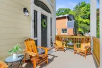 White House on Wisconsin-Upper |Renovated Colonial Revival |Horticultural Hall |Main St |Parking - 2 Hotels in Geneva