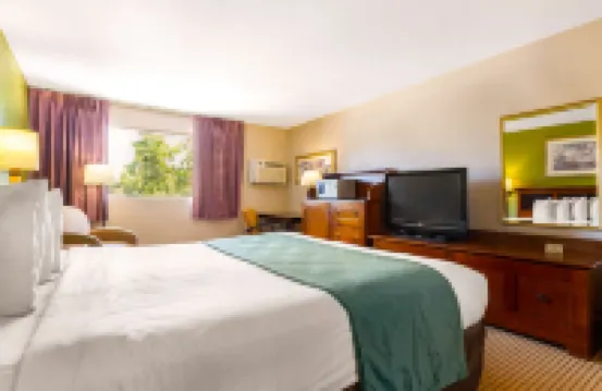 Auburn House Hotel
