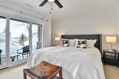 Updated Deer Valley Townhome, Balcony, Private Hot Tub, Nearby Trails for Hiking, Mountain Biking