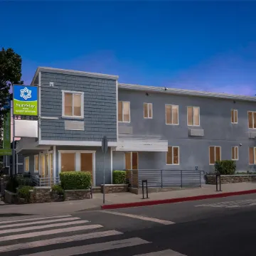 SureStay Hotel by Best Western Santa Monica Отели рядом с достопримечательностью «Mt. Olive Lutheran Church»