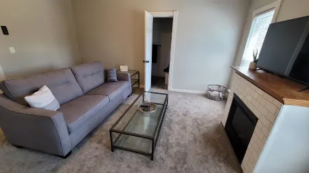 Cozy Modern Upstairs Apartment