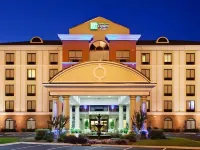 Holiday Inn Express & Suites Lebanon-Nashville Area