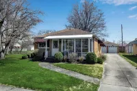 Beautiful Home in Buffalo near Airport with AC, WiFi, 3King Beds & Free Parking