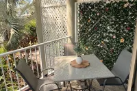 Cosy Apartment by the Beach - Holloways Beach, Cairns