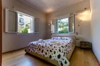 Aquarius - Glyfada Detached House