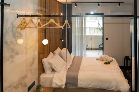 Luxury Suites with Jacuzzi by Sea&TheCity Отели рядом с достопримечательностью «Университет Аристотеля в Салониках»